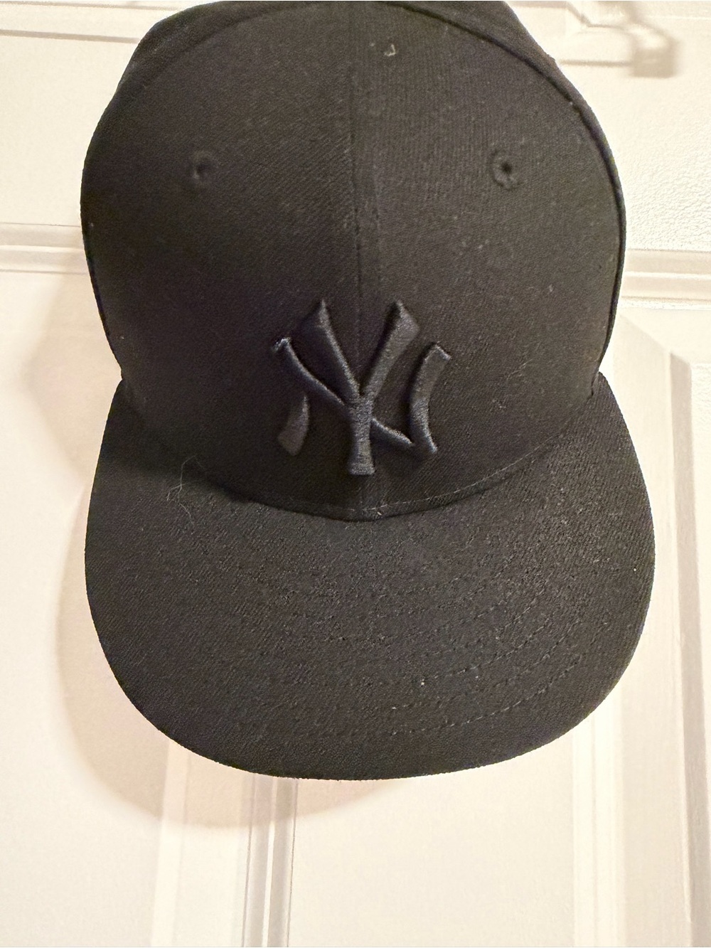 New Era Black New York Yankees Raised Logo Snapback